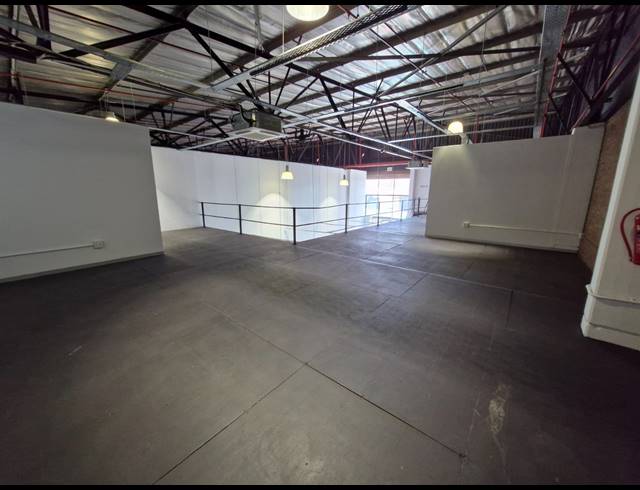 372M² SHOWROOM TO LET IN KRAMERVILLE